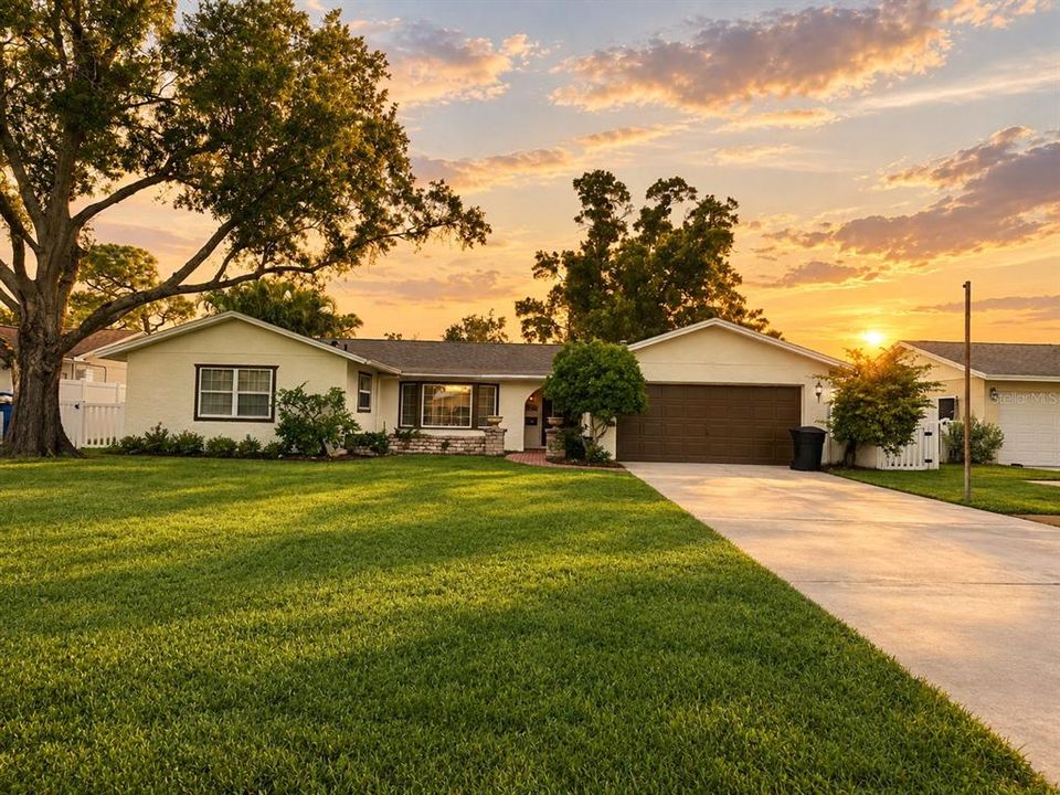 Active With Contract: $676,000 (4 beds, 3 baths, 2252 Square Feet)