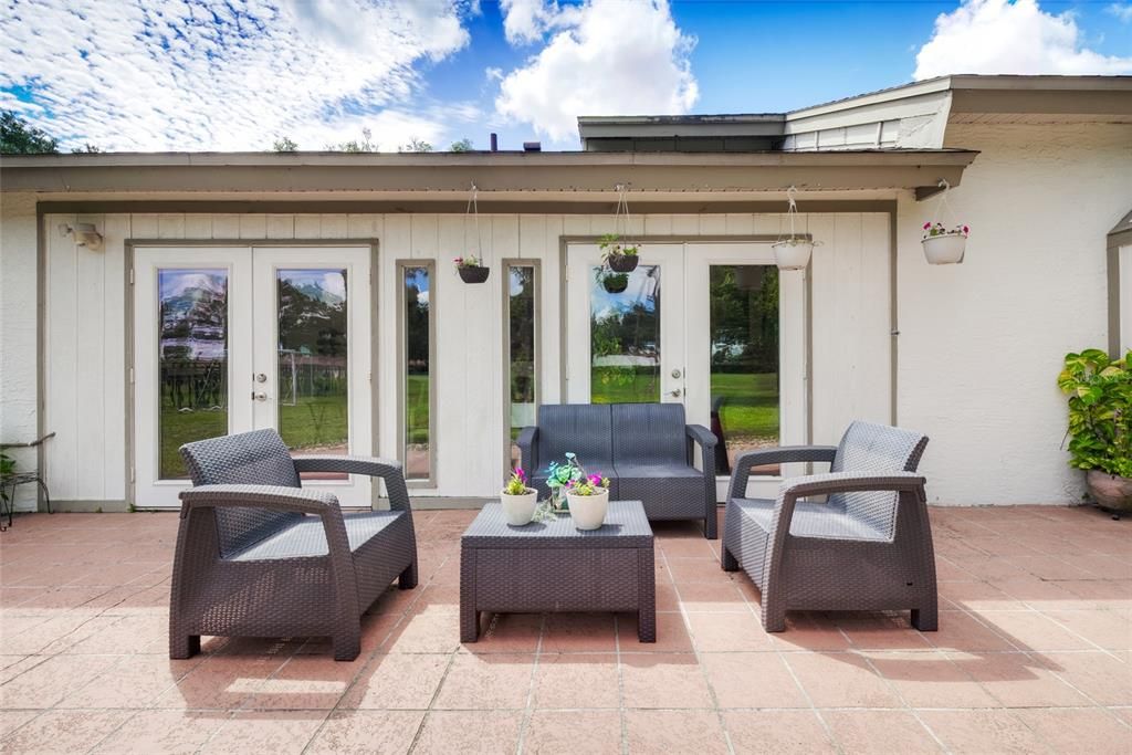 For Sale: $700,000 (4 beds, 2 baths, 2424 Square Feet)