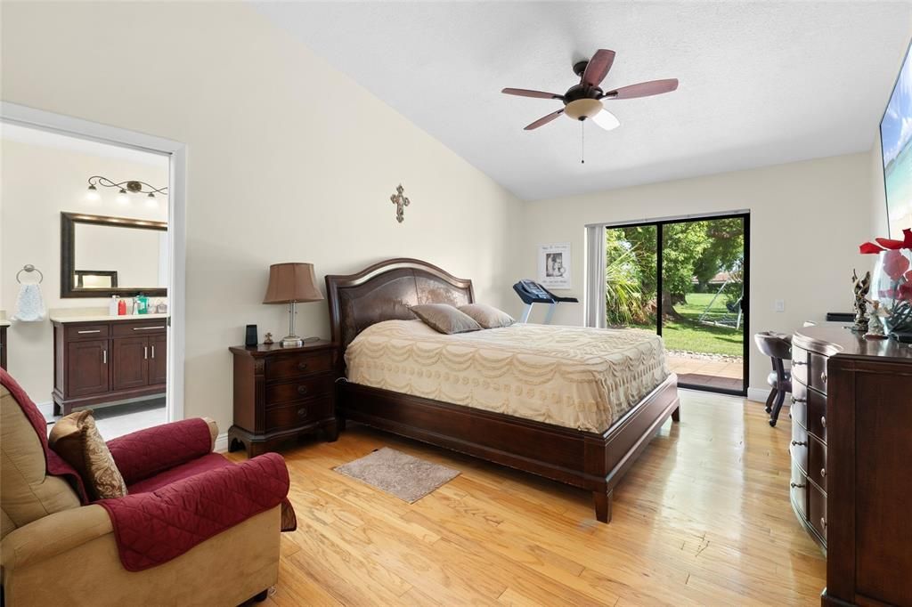 For Sale: $700,000 (4 beds, 2 baths, 2424 Square Feet)