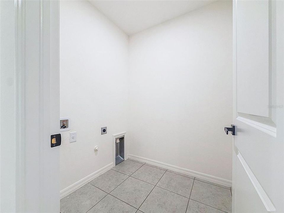 For Sale: $359,000 (4 beds, 2 baths, 1868 Square Feet)
