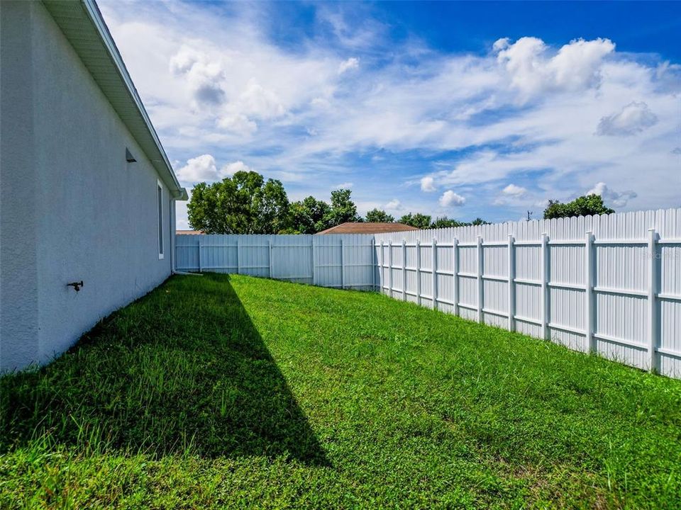 For Sale: $359,000 (4 beds, 2 baths, 1868 Square Feet)
