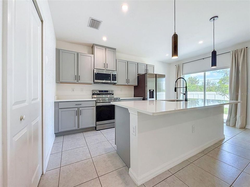 For Sale: $359,000 (4 beds, 2 baths, 1868 Square Feet)