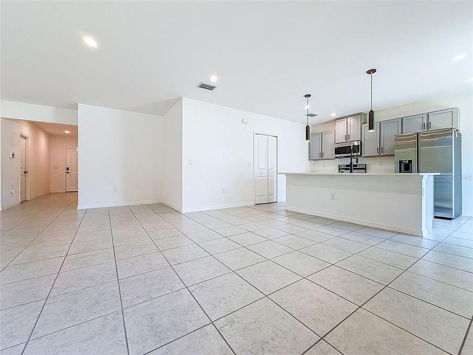 For Sale: $359,000 (4 beds, 2 baths, 1868 Square Feet)