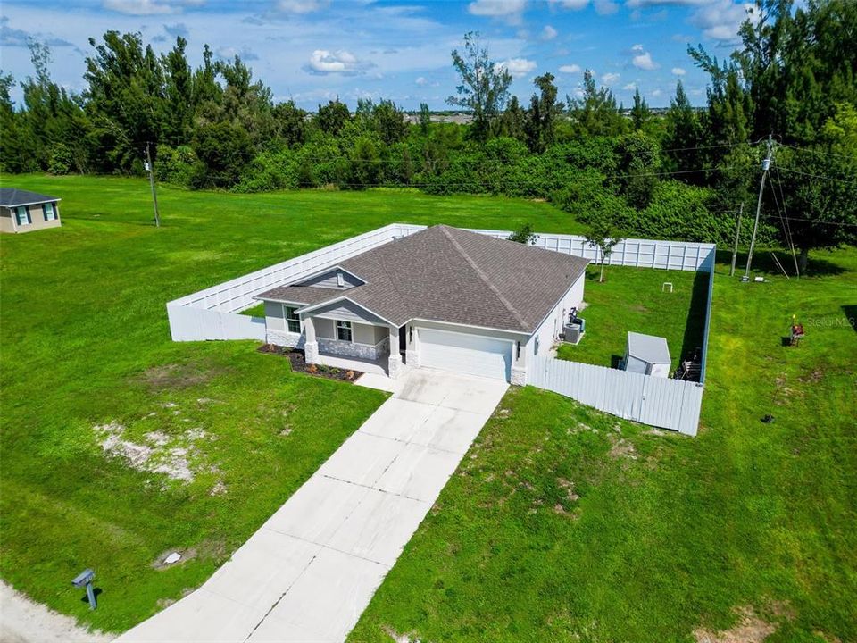 For Sale: $359,000 (4 beds, 2 baths, 1868 Square Feet)