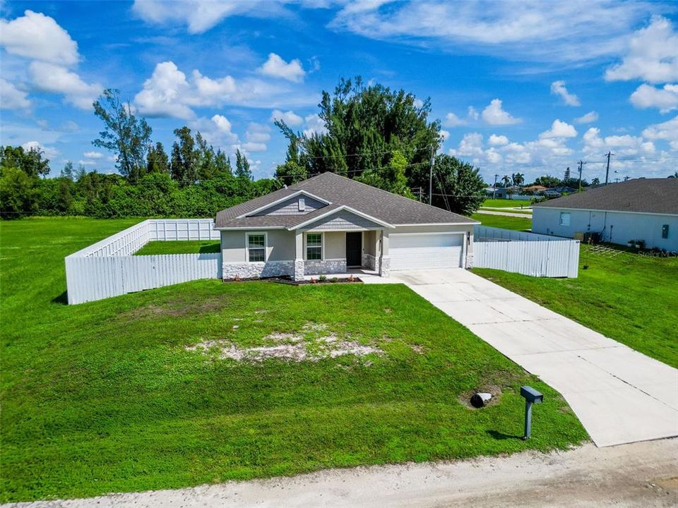 For Sale: $359,000 (4 beds, 2 baths, 1868 Square Feet)