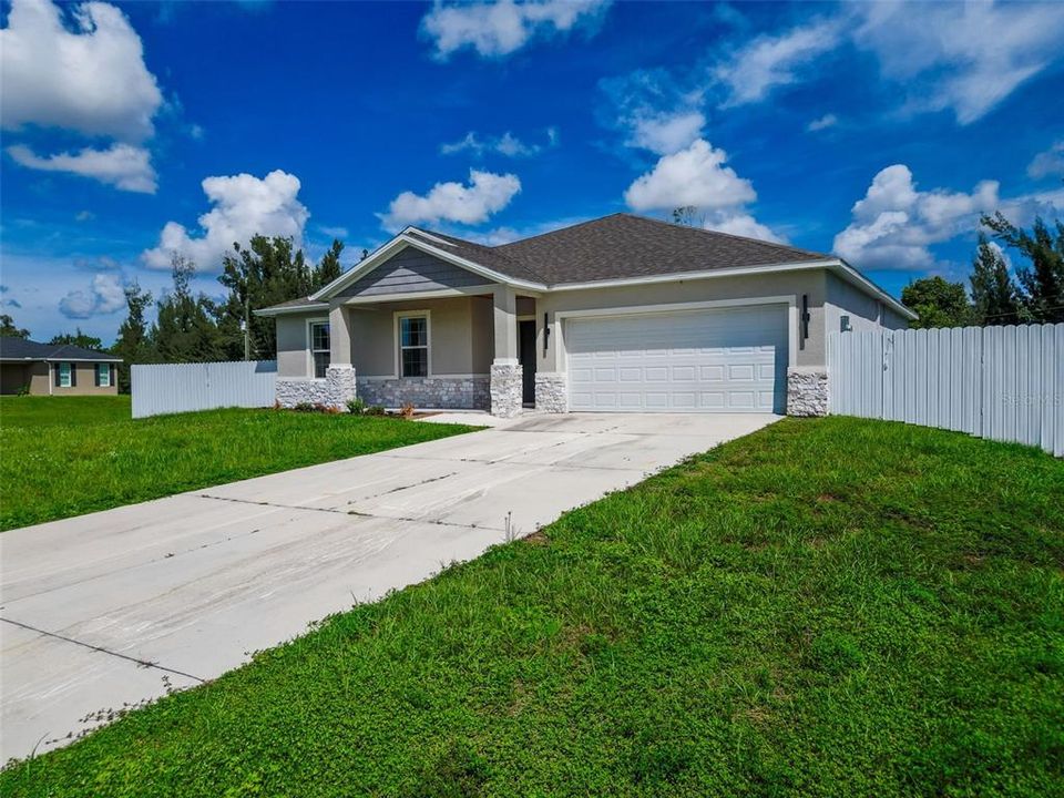 For Sale: $359,000 (4 beds, 2 baths, 1868 Square Feet)