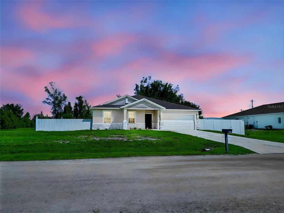 For Sale: $359,000 (4 beds, 2 baths, 1868 Square Feet)