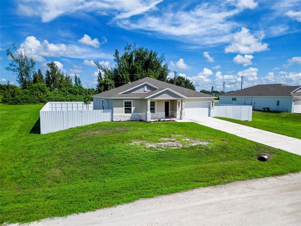 For Sale: $359,000 (4 beds, 2 baths, 1868 Square Feet)