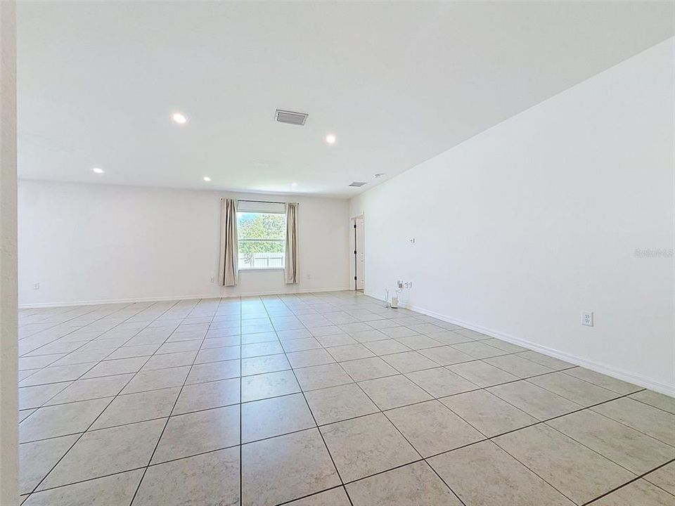 For Sale: $359,000 (4 beds, 2 baths, 1868 Square Feet)