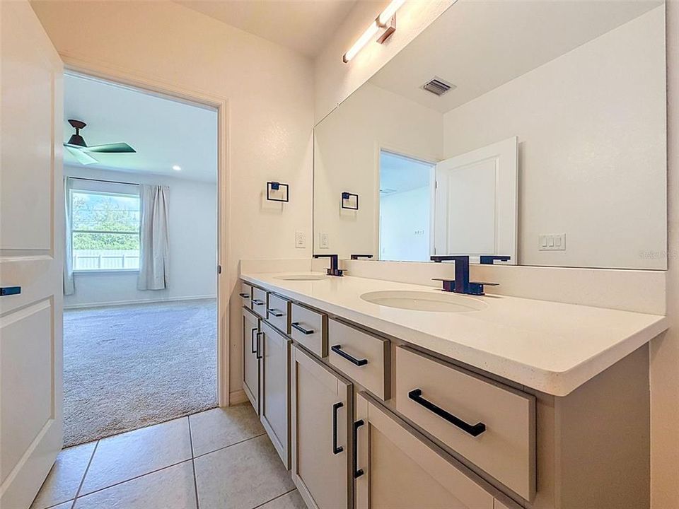 For Sale: $359,000 (4 beds, 2 baths, 1868 Square Feet)