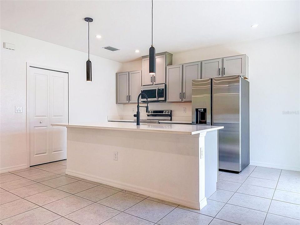 For Sale: $359,000 (4 beds, 2 baths, 1868 Square Feet)