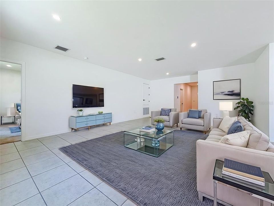 For Sale: $359,000 (4 beds, 2 baths, 1868 Square Feet)