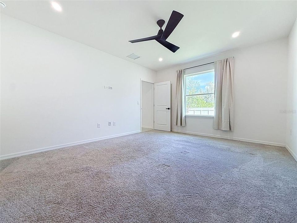 For Sale: $359,000 (4 beds, 2 baths, 1868 Square Feet)