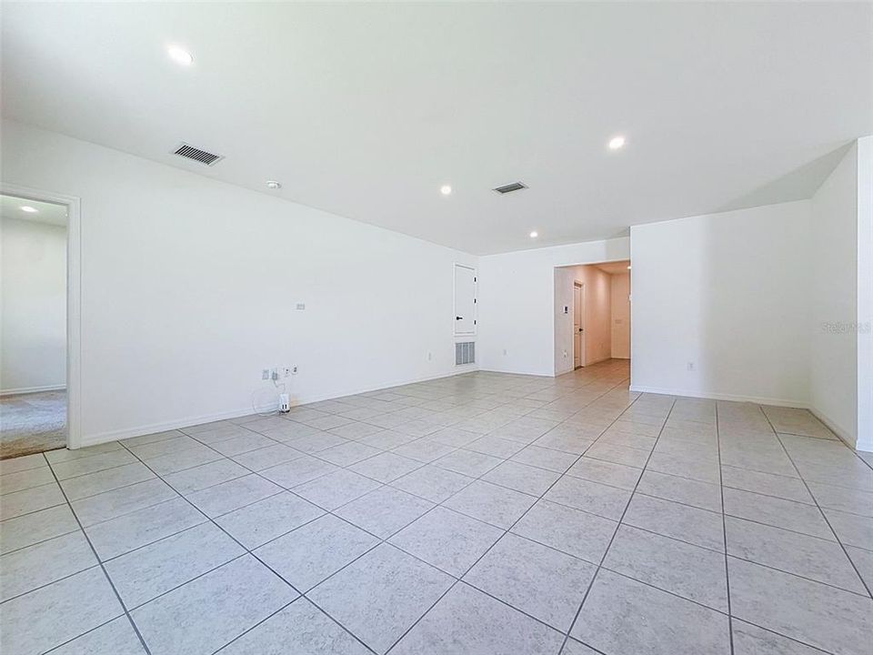For Sale: $359,000 (4 beds, 2 baths, 1868 Square Feet)