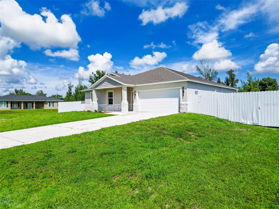 For Sale: $359,000 (4 beds, 2 baths, 1868 Square Feet)
