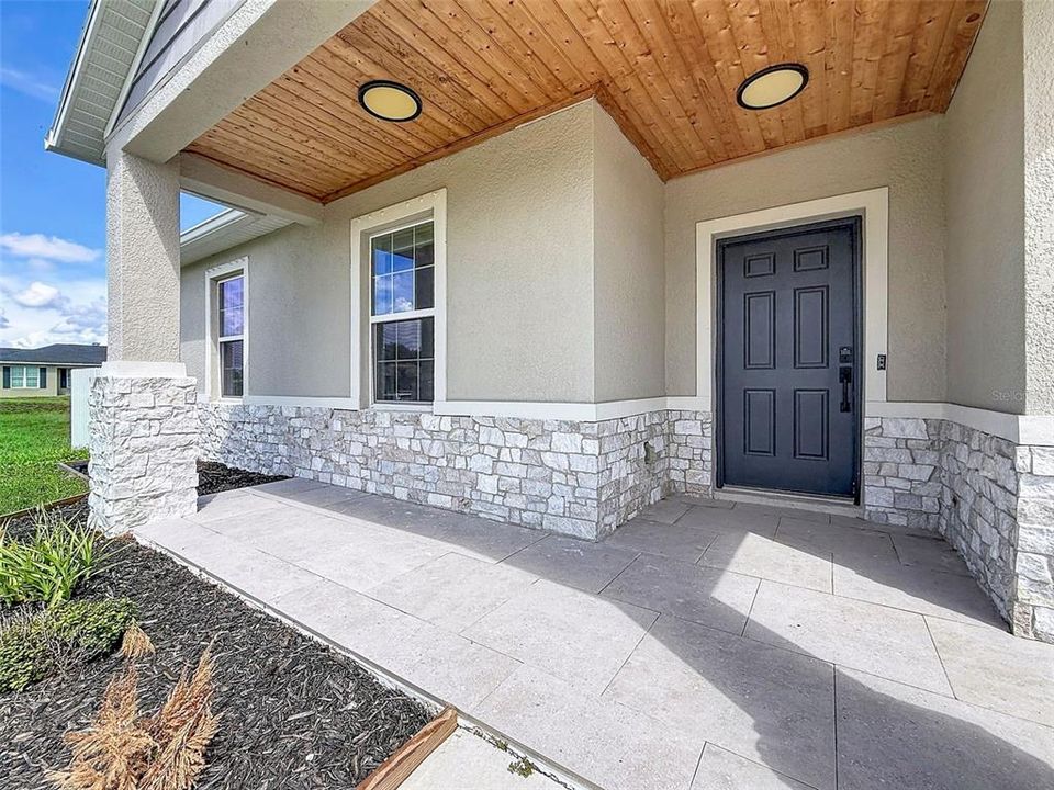 For Sale: $359,000 (4 beds, 2 baths, 1868 Square Feet)