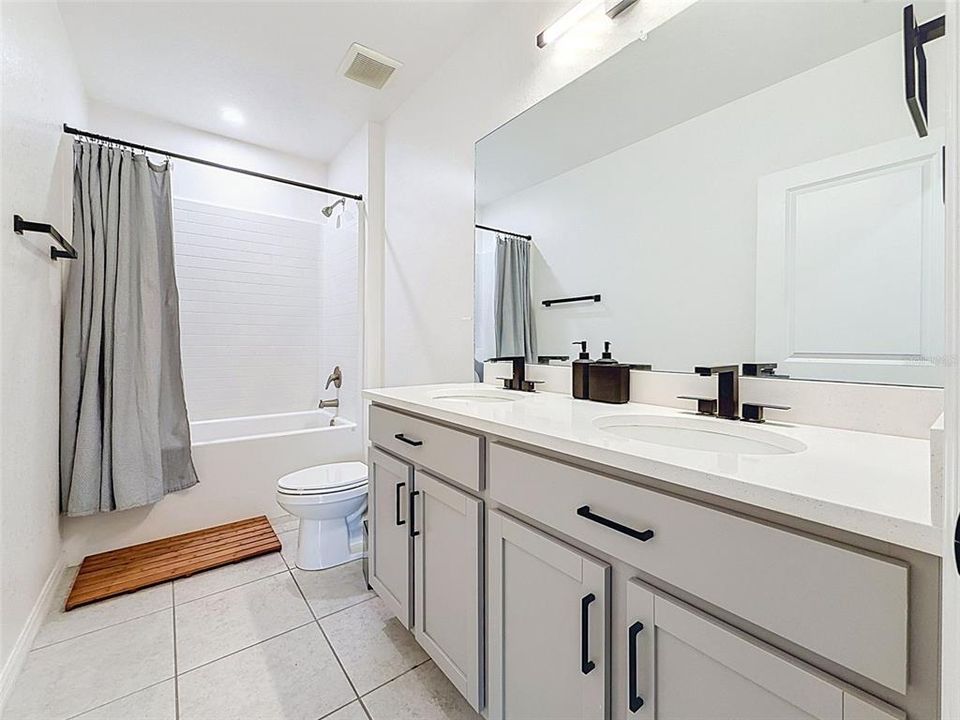 For Sale: $359,000 (4 beds, 2 baths, 1868 Square Feet)