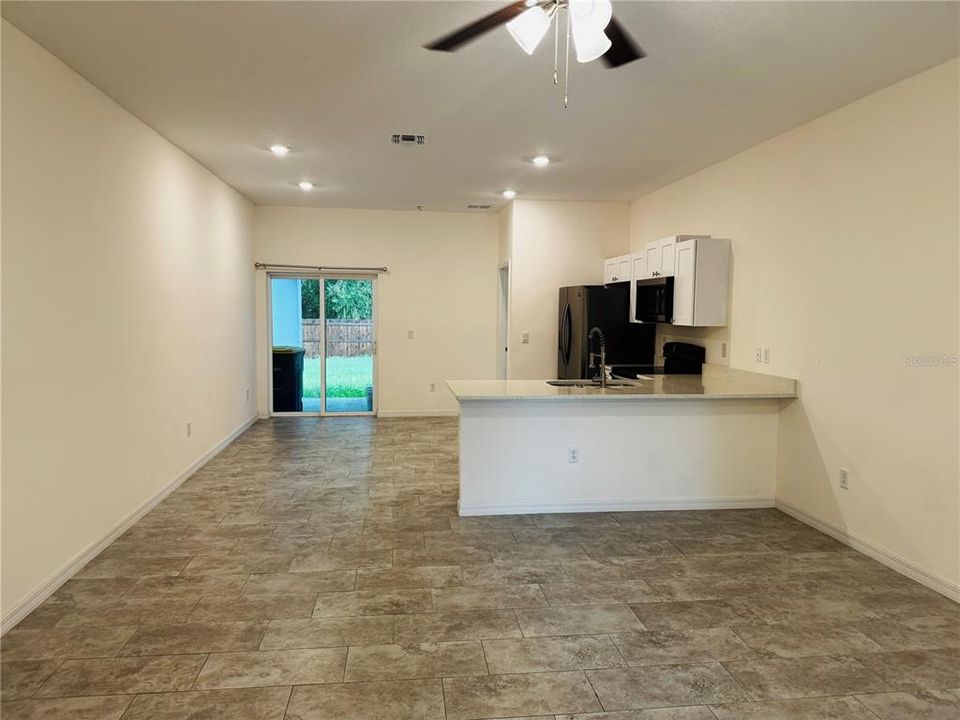 For Rent: $1,750 (3 beds, 2 baths, 2461 Square Feet)