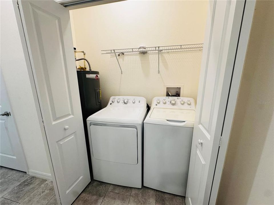 For Rent: $1,750 (3 beds, 2 baths, 2461 Square Feet)