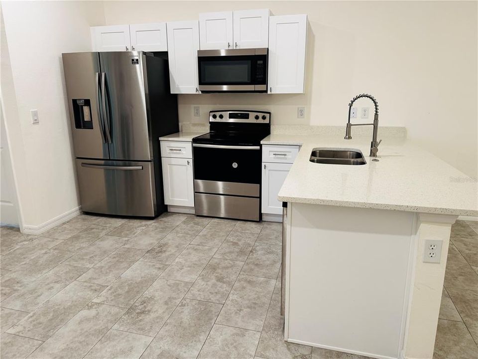 For Rent: $1,750 (3 beds, 2 baths, 2461 Square Feet)