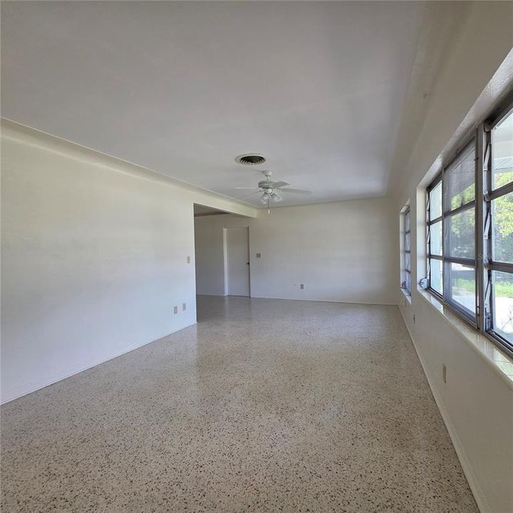 For Sale: $339,900 (3 beds, 2 baths, 1056 Square Feet)