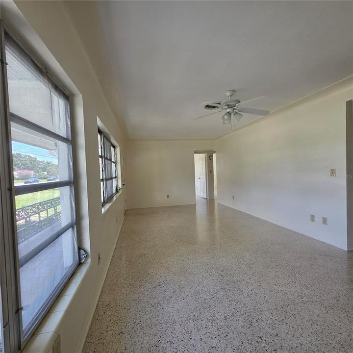 For Sale: $339,900 (3 beds, 2 baths, 1056 Square Feet)