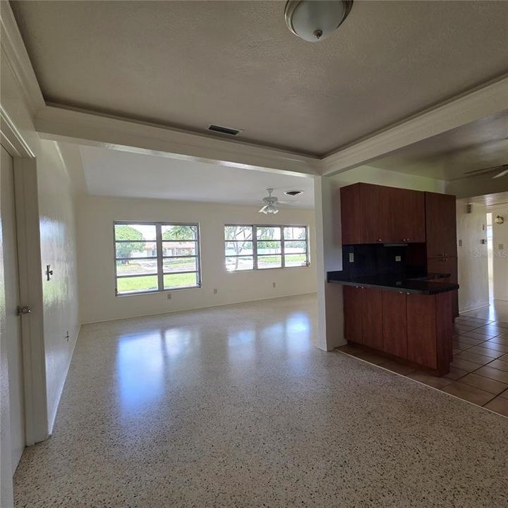For Sale: $339,900 (3 beds, 2 baths, 1056 Square Feet)