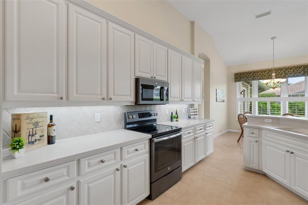 Active With Contract: $469,000 (3 beds, 2 baths, 2062 Square Feet)