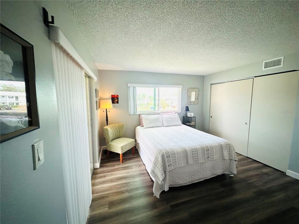For Sale: $79,900 (1 beds, 1 baths, 760 Square Feet)