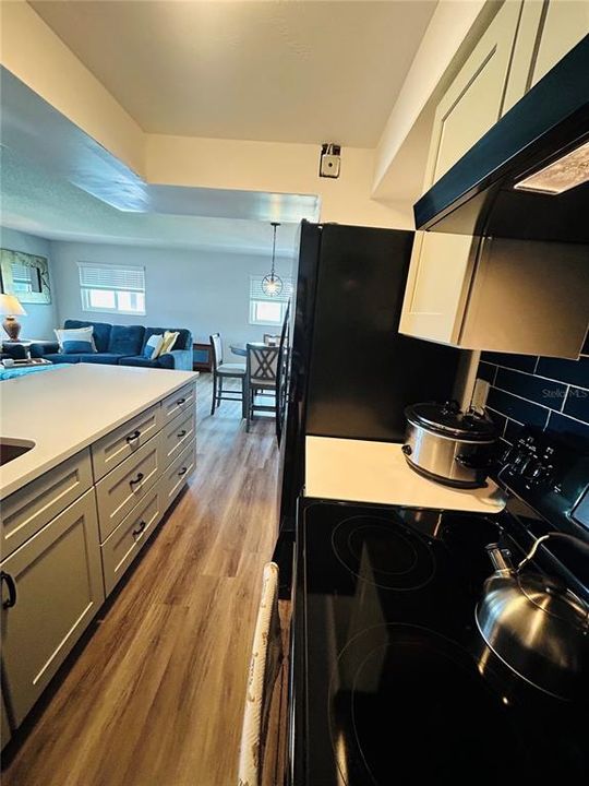 For Sale: $79,900 (1 beds, 1 baths, 760 Square Feet)