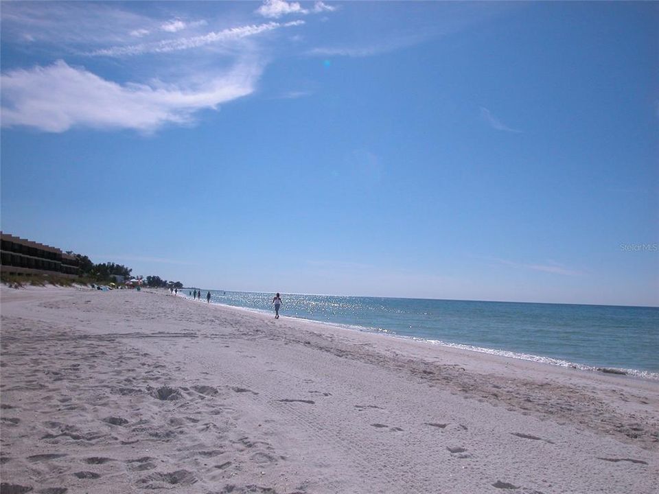 For Sale: $79,900 (1 beds, 1 baths, 760 Square Feet)