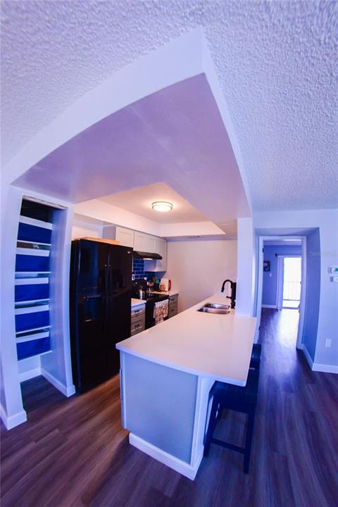 For Sale: $79,900 (1 beds, 1 baths, 760 Square Feet)