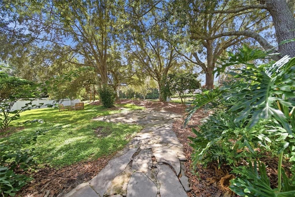For Sale: $339,900 (3 beds, 2 baths, 1296 Square Feet)