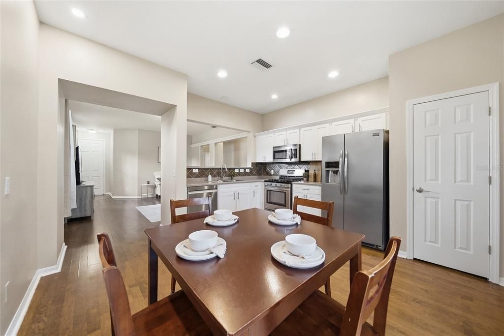 For Sale: $339,900 (3 beds, 2 baths, 1296 Square Feet)