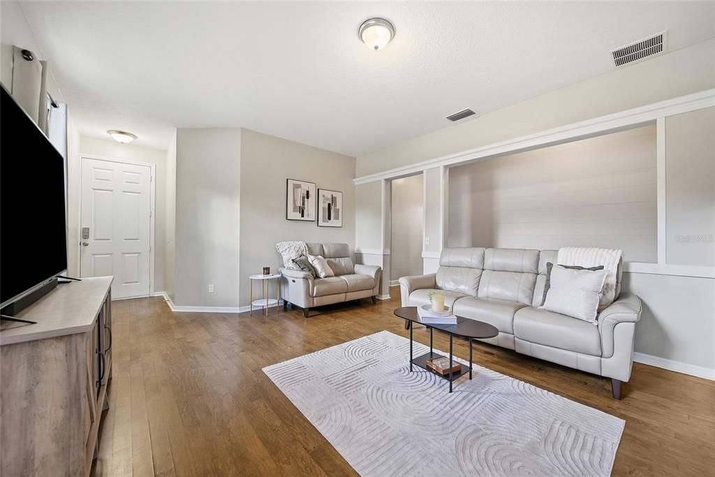 For Sale: $339,900 (3 beds, 2 baths, 1296 Square Feet)