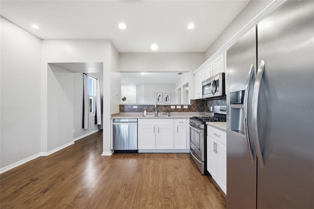 For Sale: $339,900 (3 beds, 2 baths, 1296 Square Feet)