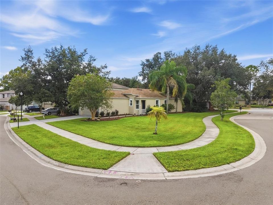 For Sale: $339,900 (3 beds, 2 baths, 1296 Square Feet)