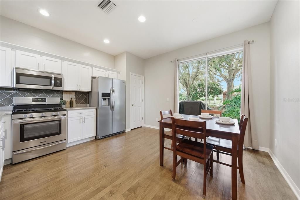 For Sale: $339,900 (3 beds, 2 baths, 1296 Square Feet)