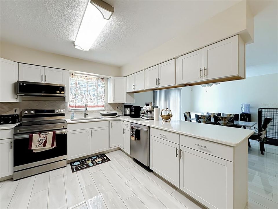 En Venta: $299,900 (3 camas, 2 baños, 1935 Pies cuadrados)