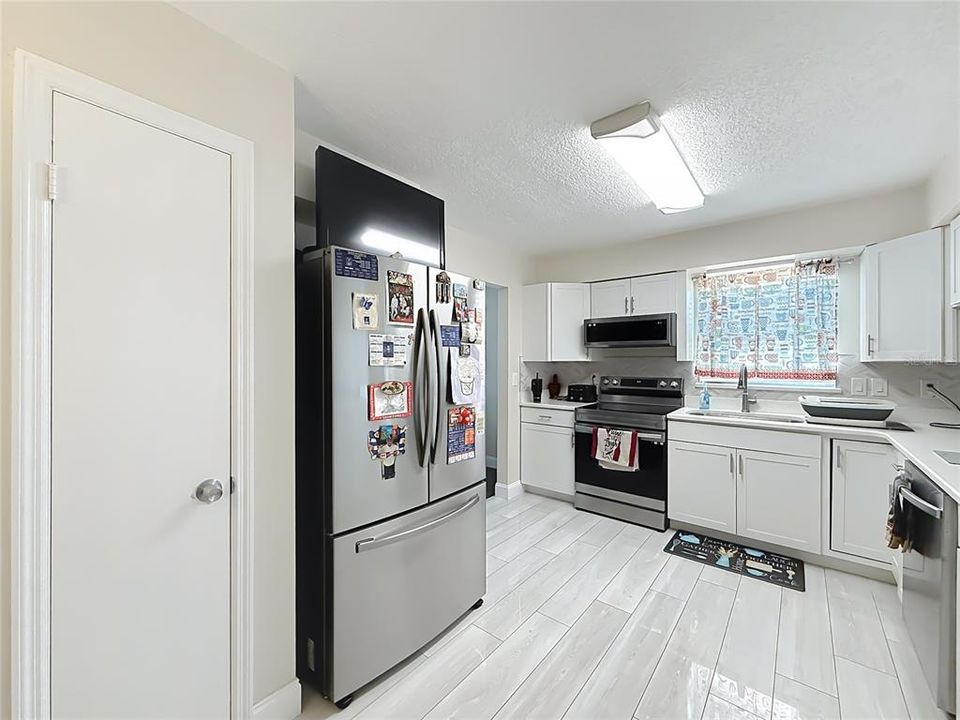 En Venta: $299,900 (3 camas, 2 baños, 1935 Pies cuadrados)