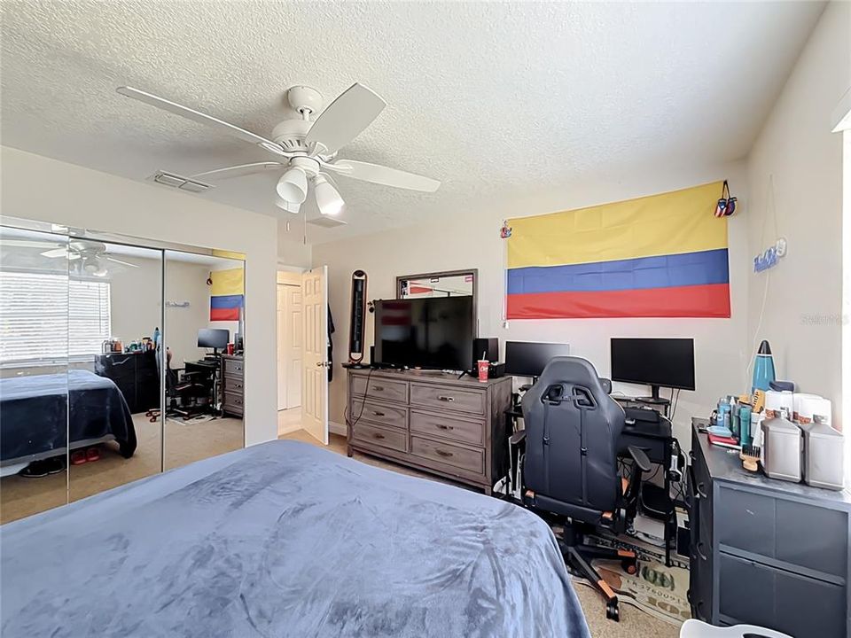 En Venta: $299,900 (3 camas, 2 baños, 1935 Pies cuadrados)