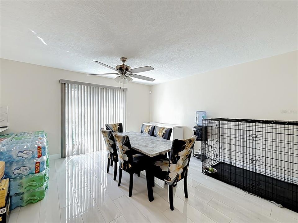 En Venta: $299,900 (3 camas, 2 baños, 1935 Pies cuadrados)