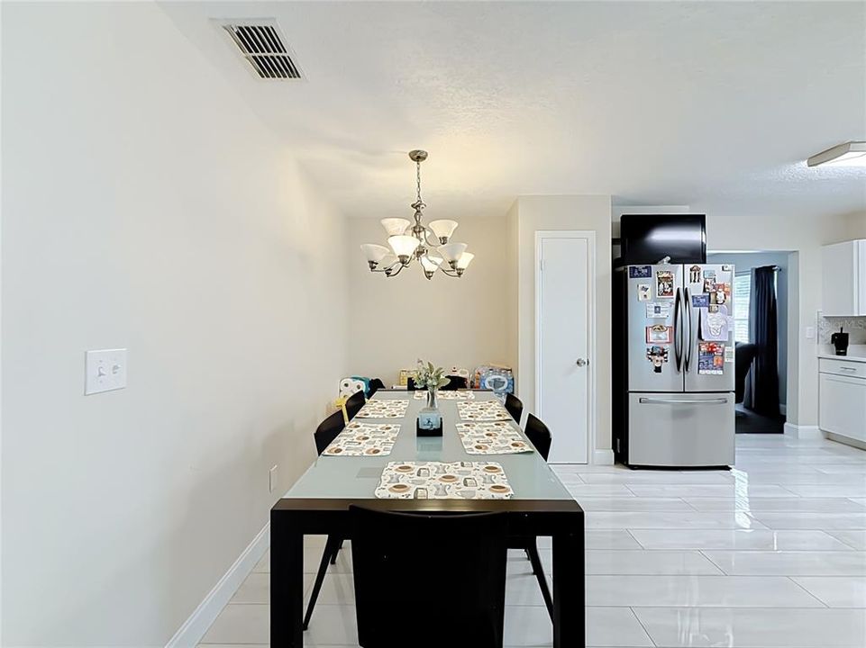 En Venta: $299,900 (3 camas, 2 baños, 1935 Pies cuadrados)