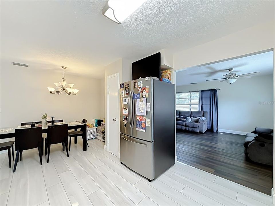En Venta: $299,900 (3 camas, 2 baños, 1935 Pies cuadrados)