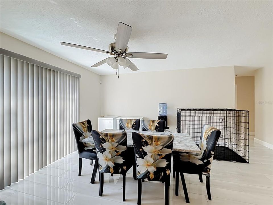 En Venta: $299,900 (3 camas, 2 baños, 1935 Pies cuadrados)
