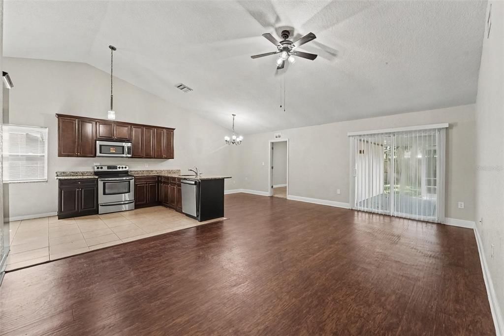 For Sale: $294,900 (4 beds, 2 baths, 1670 Square Feet)