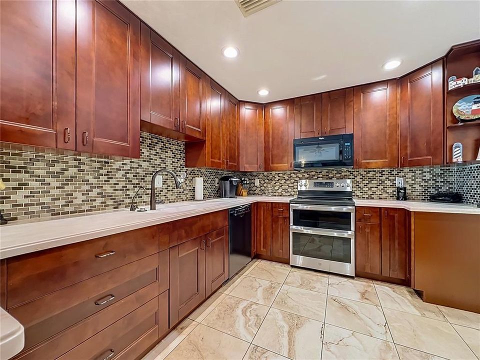На продажу: $550,000 (3 спален, 2 ванн, 1704 Квадратных фут)