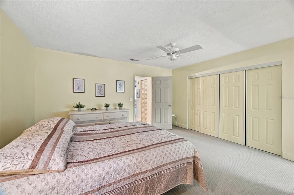 For Sale: $129,999 (2 beds, 2 baths, 1185 Square Feet)