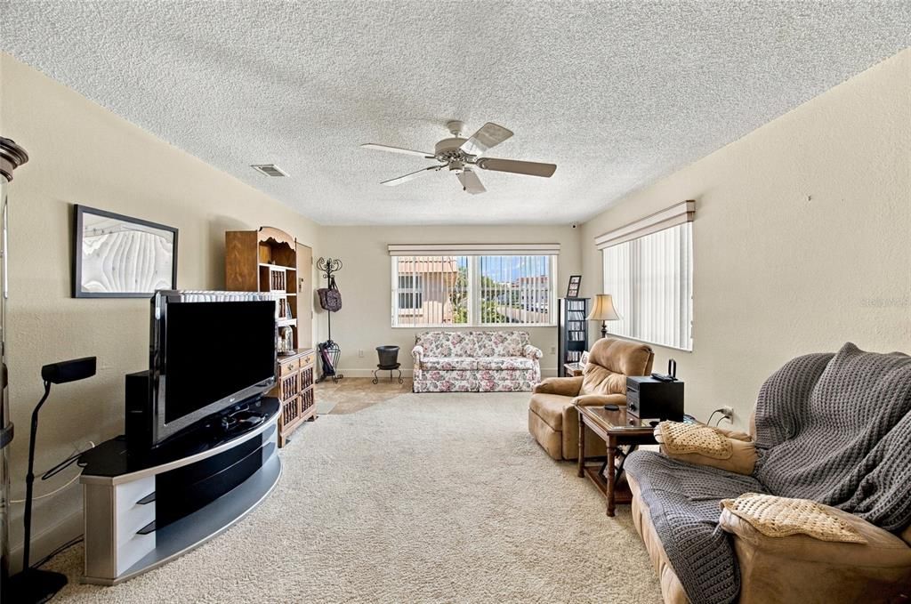 For Sale: $129,999 (2 beds, 2 baths, 1185 Square Feet)