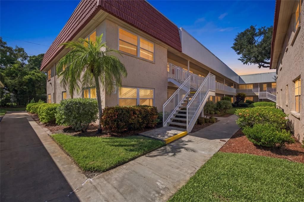 For Sale: $129,999 (2 beds, 2 baths, 1185 Square Feet)